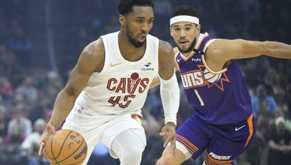 开云下载-奇妙！单场70+球员中张伯伦&amp;阿德巴约穿13号 科比米球布克13号秀