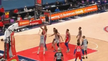 开云下载-左膝恐怖反关节！恩比德再遇伤病将接受核磁检查