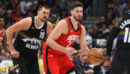 开云登录网址入口-2场37分钟，狂揽12个前场篮板！火箭第3中锋太霸气，忘了亚当斯吧