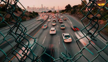 开云下载-佩雷兹2021年搭档维斯塔潘 “瘸腿”的红牛能跑了